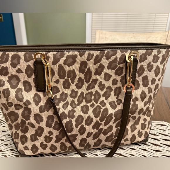 Coach light chestnut jaguar print canvas tote. NWT. - Picture 2 of 7